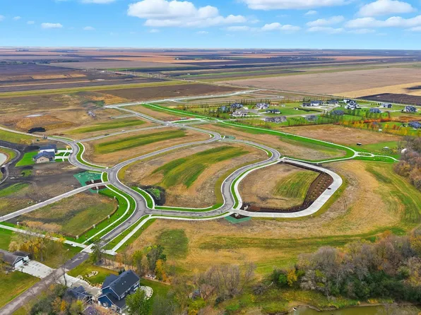 7615 Whitman Dr, Horace, ND 58047