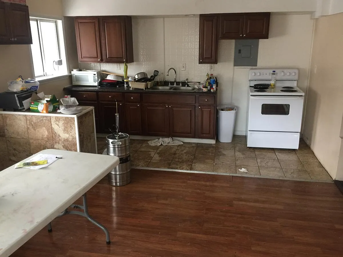 4 bed, $2,600 — Photo 2