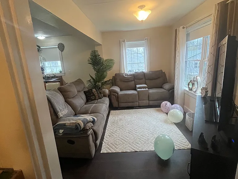 482 Essex St #2 — Photo 4