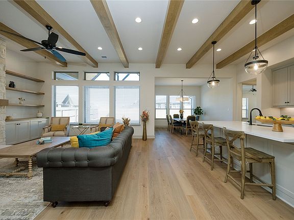2nd image of 5017 Royal Arch Dr