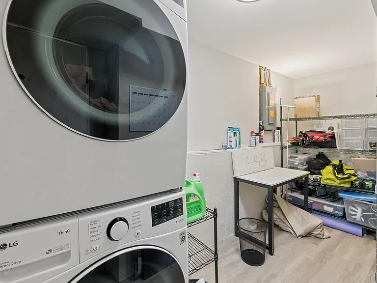 Stackable LG High End/Energy Efficient Washer/Dryer