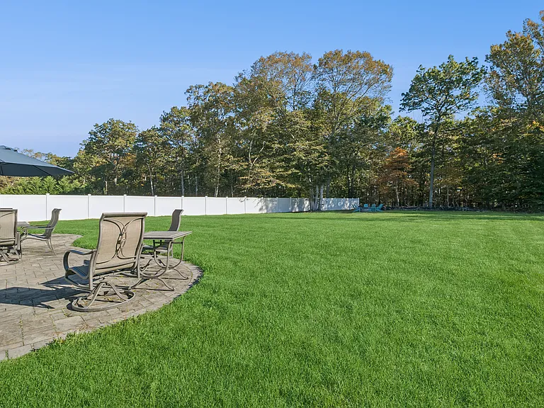 16 Mastro Ct — Photo 33