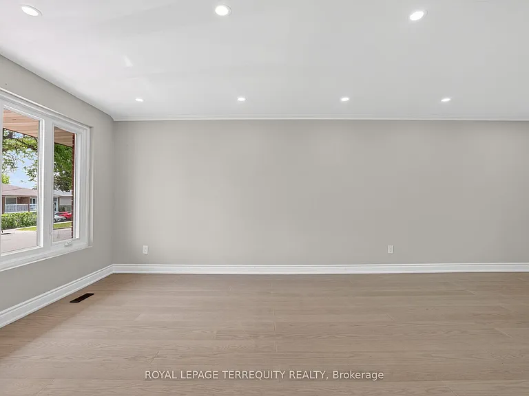 1173 Shadeland Dr — Photo 13