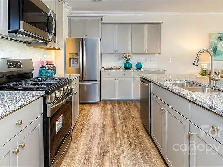 131 Creekview Rd — Photo 6