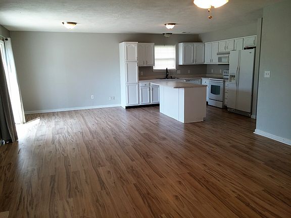 4th image of 19117 Fox Chase Dr