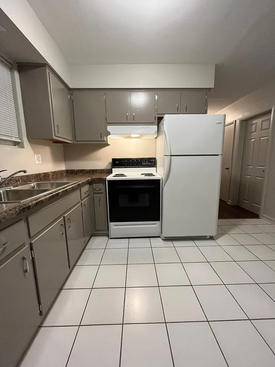 Building Photo - 24203 W Ottawa St #2