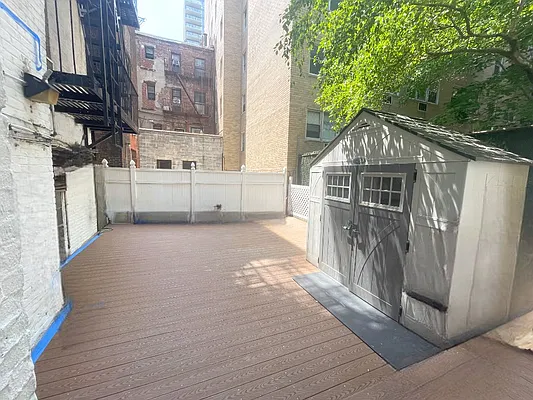 Sold by Manhattan Boutique Real Estate | media 18