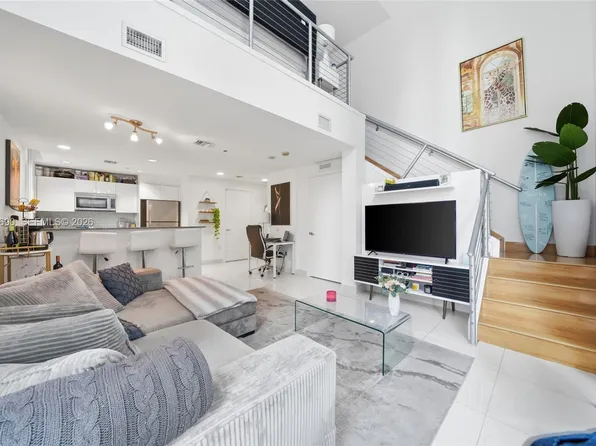 1050 Brickell Ave APT 1002, Miami, FL 33131