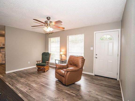 3rd image of 1321 Baxley Ln