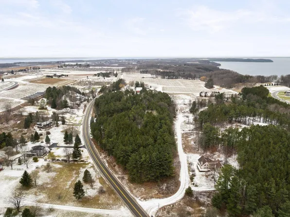 15810 Smokey Hollow Rd, Traverse City, MI 49686