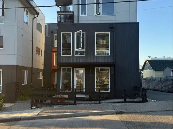 2062 SW Charlestown St, Seattle, WA 98106