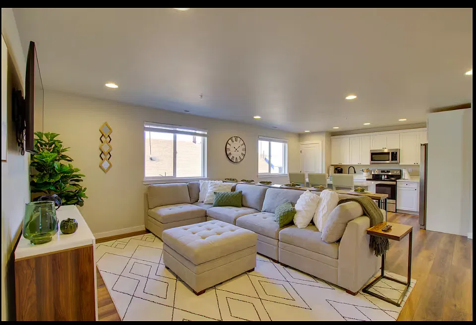 210 Tyler Ln #101