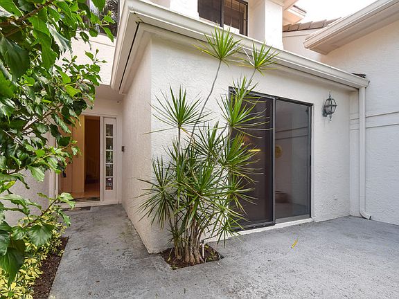 3rd image of 453 Coral Cove Dr