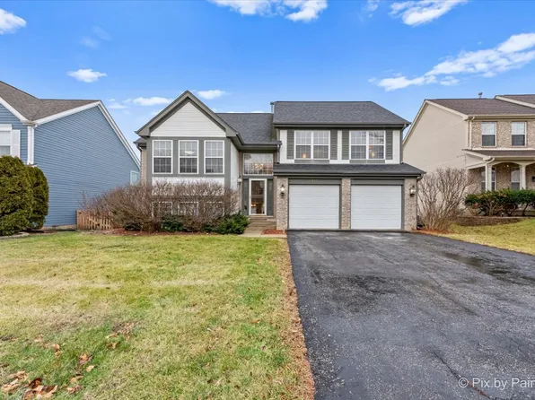 819 Adderly Ln, Gurnee, IL 60031