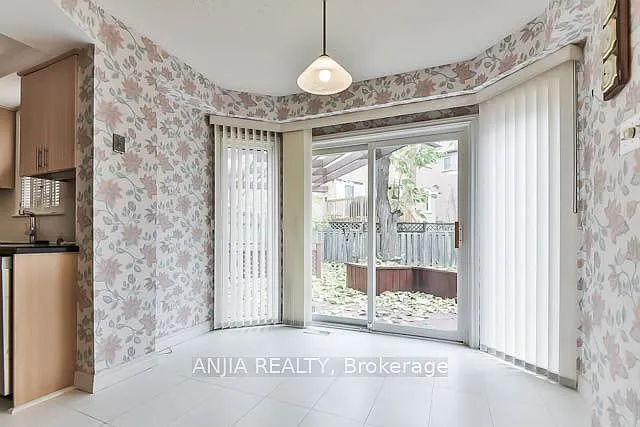 11 Berkeley Ct — Photo 7