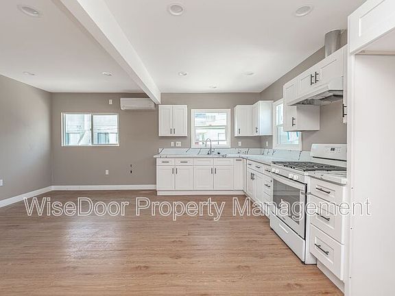 3rd image of 1510-200 N Durant St