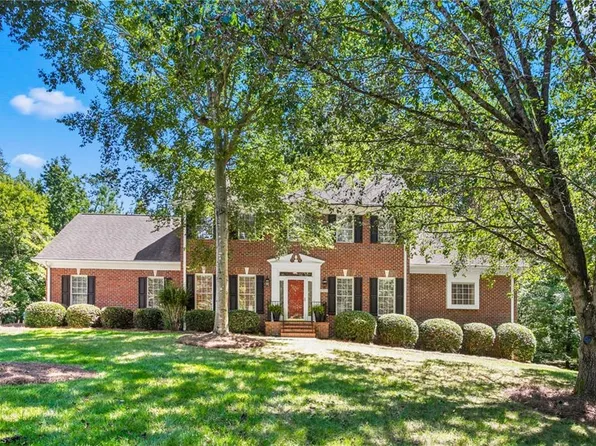 7500 Henfree Dr, Summerfield, NC 27358