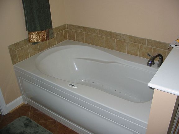 Master bath jet tub
