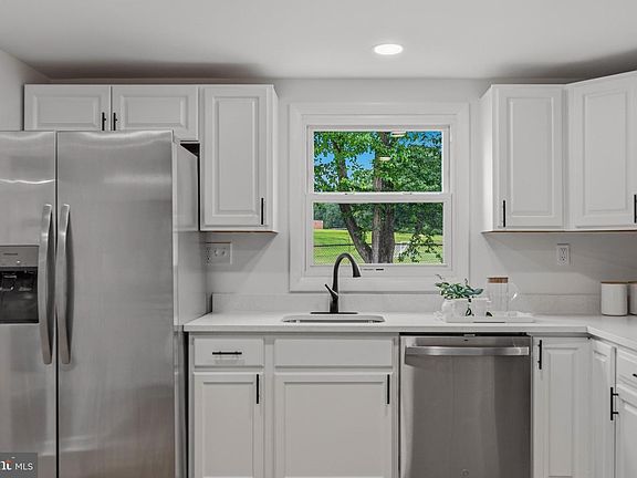 4th image of 984 Fall Circle Way