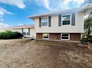 956 E Woodleaf Dr, Pueblo West, CO 81007