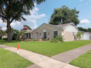 8902 Sharpview Dr, Houston, TX 77036