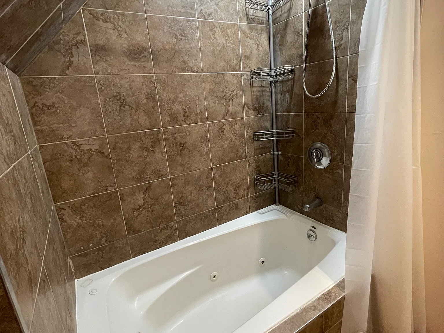 1 bed, 2.5 bath, 2500 sqft, $795 — Photo 4