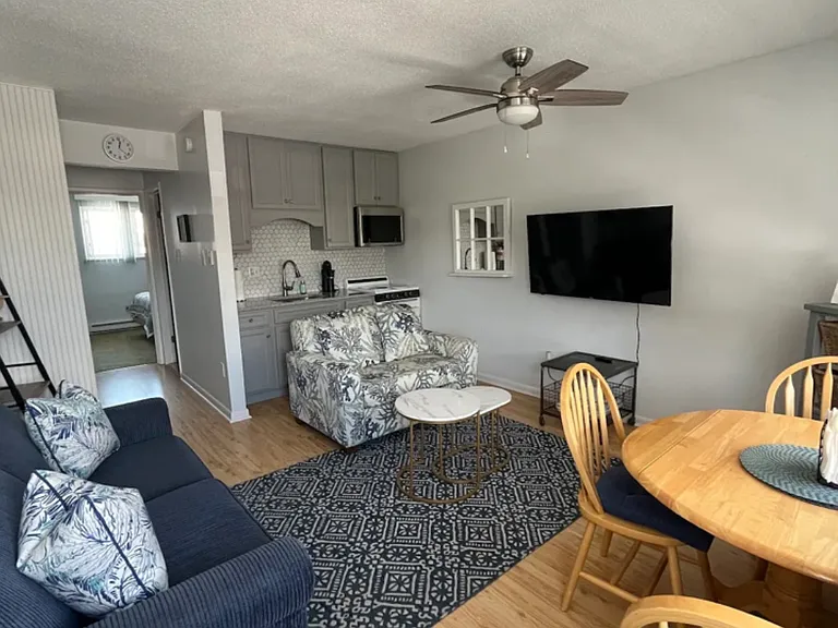 1027 Ocean Ave #18 — Photo 3