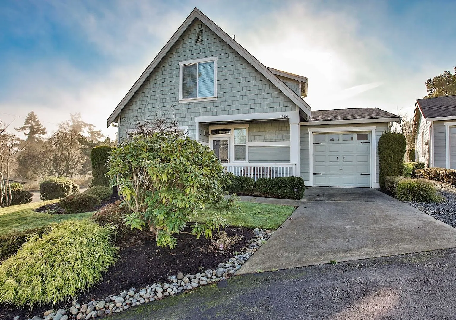 Gorgeous- Fully Furnished Home in Holmes Harbor, Pet Friendly and Landscape Included! — Photo 1