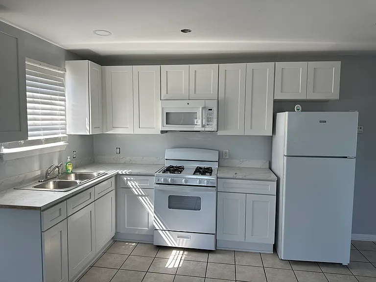 2612-2614 Annette St — Photo 6