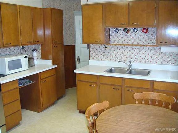 2nd image of 75 Parkwood Ave