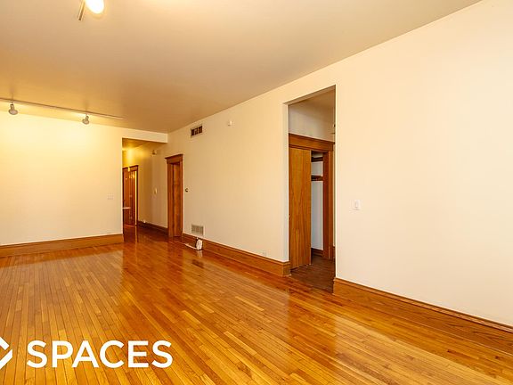 3rd image of 1037 W Wellington Ave #_1a