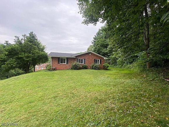2nd image of 104 Wildwood Dr