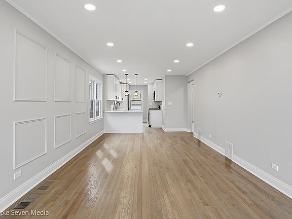 4th image of 3829 W 109th St