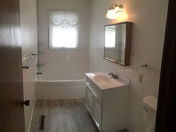 4th image of 211 E Widaman St