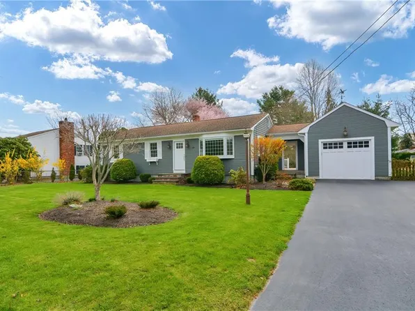 92 Mulberry Rd, Bristol, RI 02809