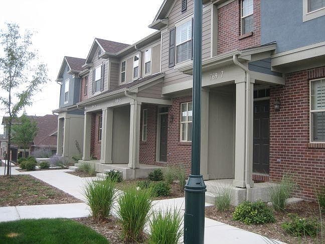 1st image of 769 Roslyn St Unit 8