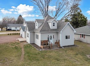113 S West St, Loyal, WI 54446
