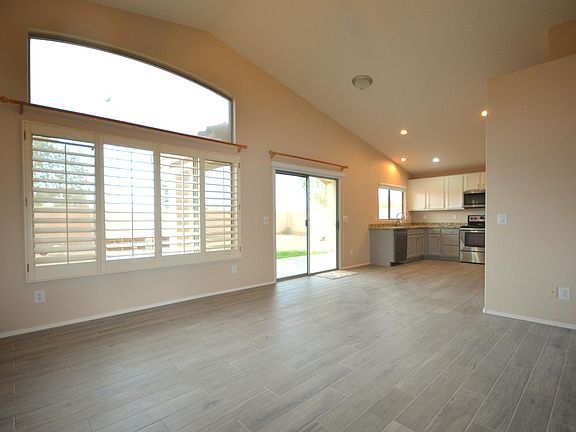 4th image of 740 W Oriole Way