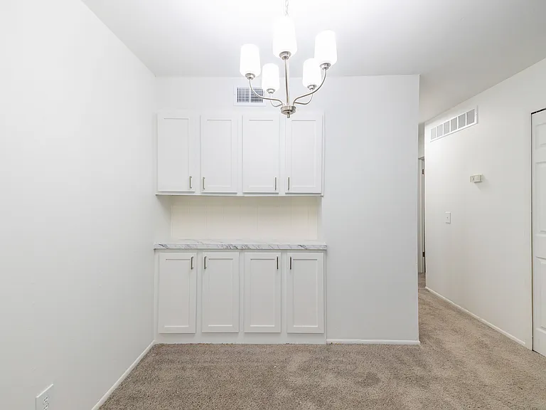 Knollwood Village Apartments — Photo 26