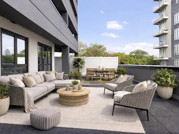 494 Manhattan Avenue image 1 of 11