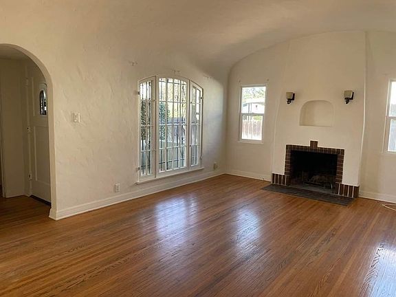 3rd image of 3209 Glenhurst Ave