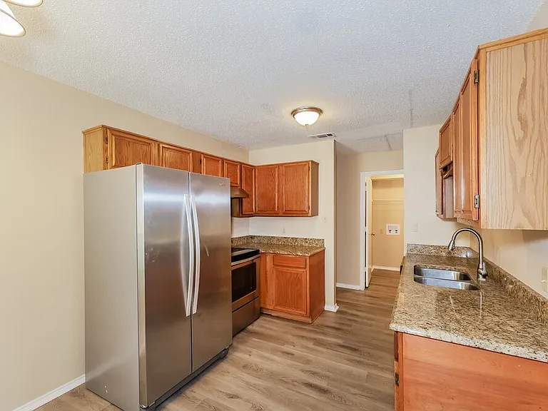 1125 Hidden Creek Dr — Photo 7