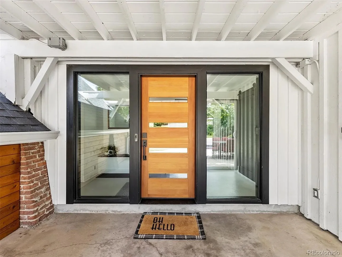 3 bed, 2.0 bath, 1639 sqft — Photo 3