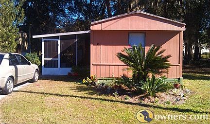 Fully furnished home, spacious yard, great location!