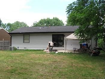 4th image of 4615 Prairie Ave
