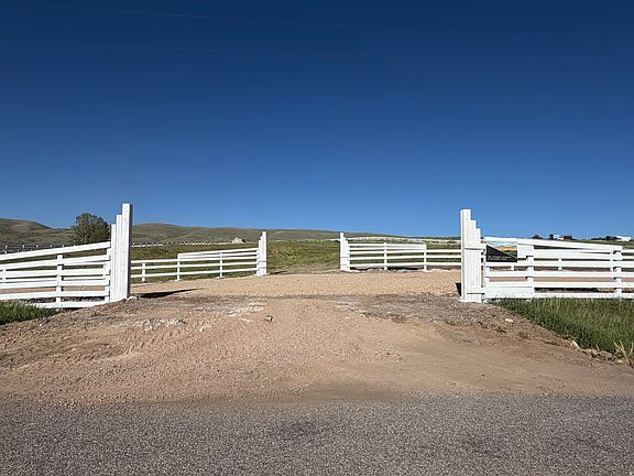 2nd image of 1298 Sharon Loop