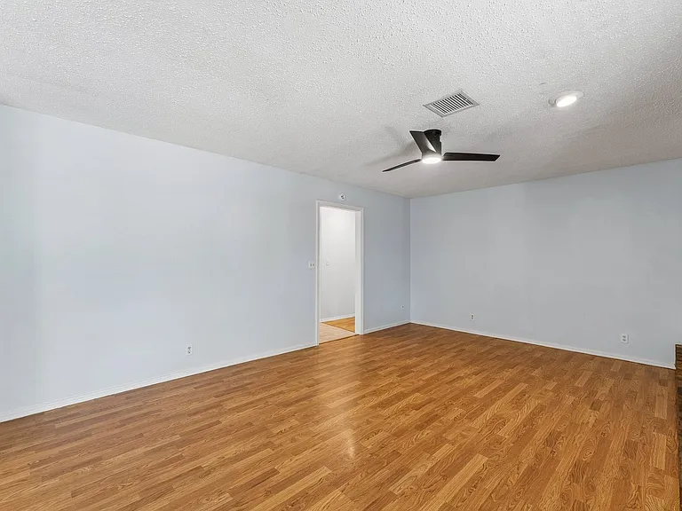 213 S Silver Dr — Photo 7