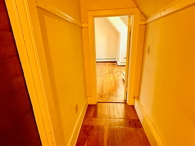 469 Whitney Ave #8 — Photo 11