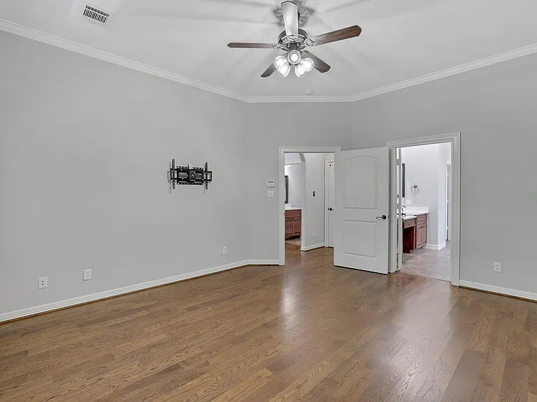 270 Lake Grove Dr — Photo 8