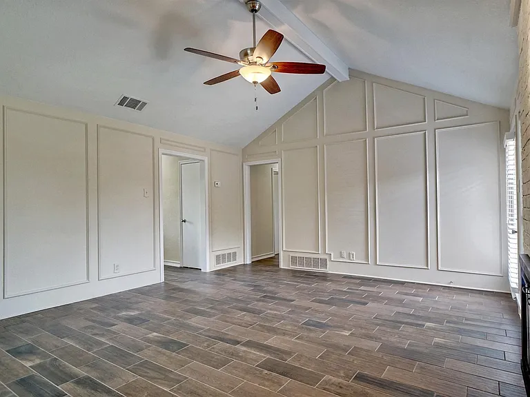 753 Eagle Dr — Photo 3